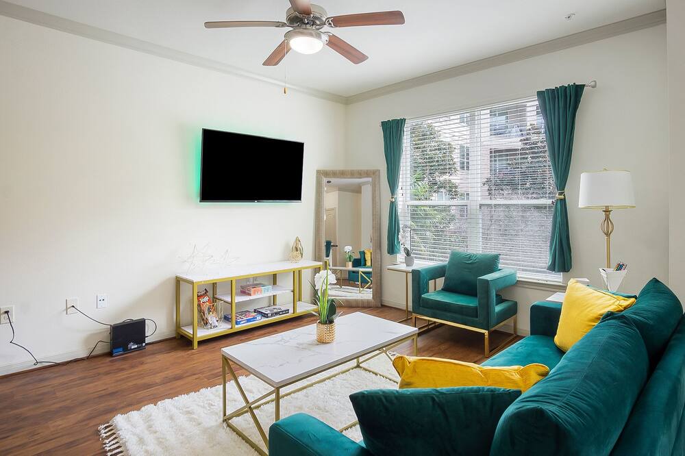 Photo of Livingroom in South Main