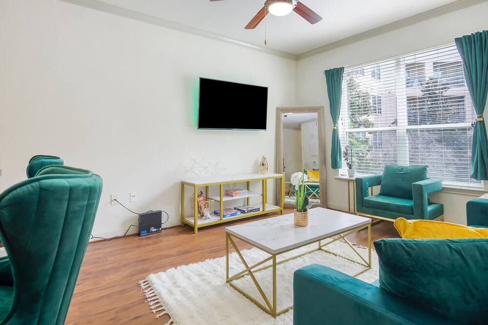 Photo of Livingroom in South Main