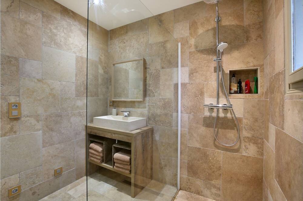 Photo of Bathroom in Bruguieres