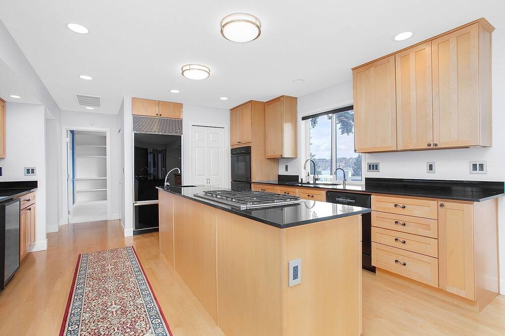 Photo of Kitchen in Northeast Bellevue