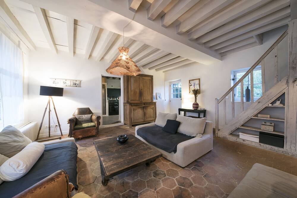 Photo of Livingroom in La Chapelle-Forainvilliers