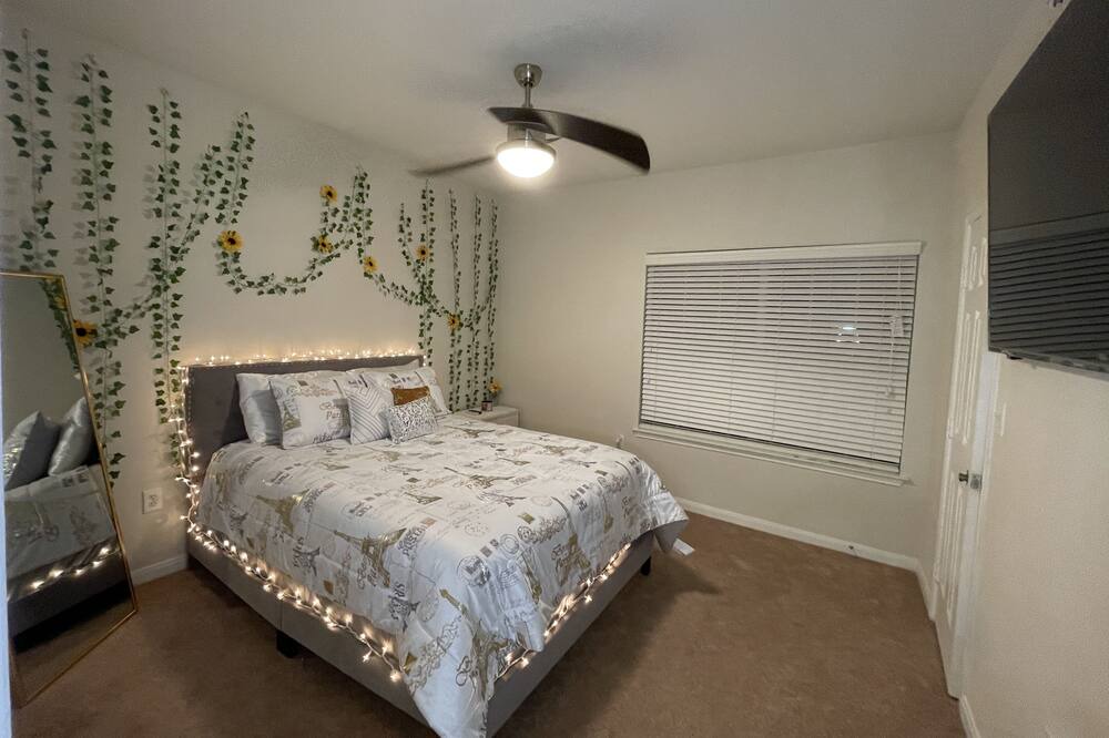 Photo of Bedroom in Scofield Farms