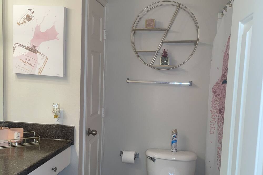 Photo of Bathroom in Scofield Farms
