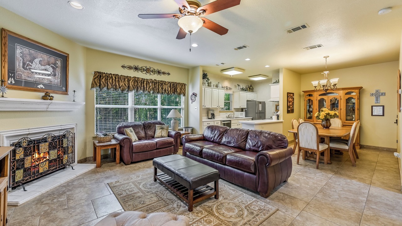 Photo of Livingroom in Comanche Trail