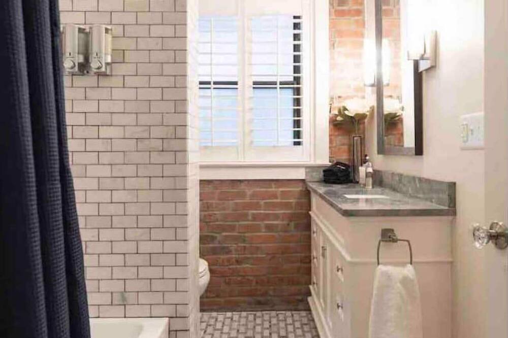 Photo of Bathroom in Hanover Place