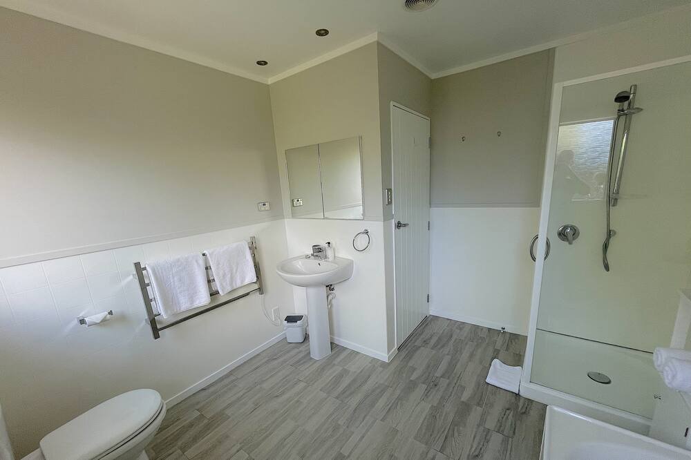 Photo of Bathroom in Waikanae