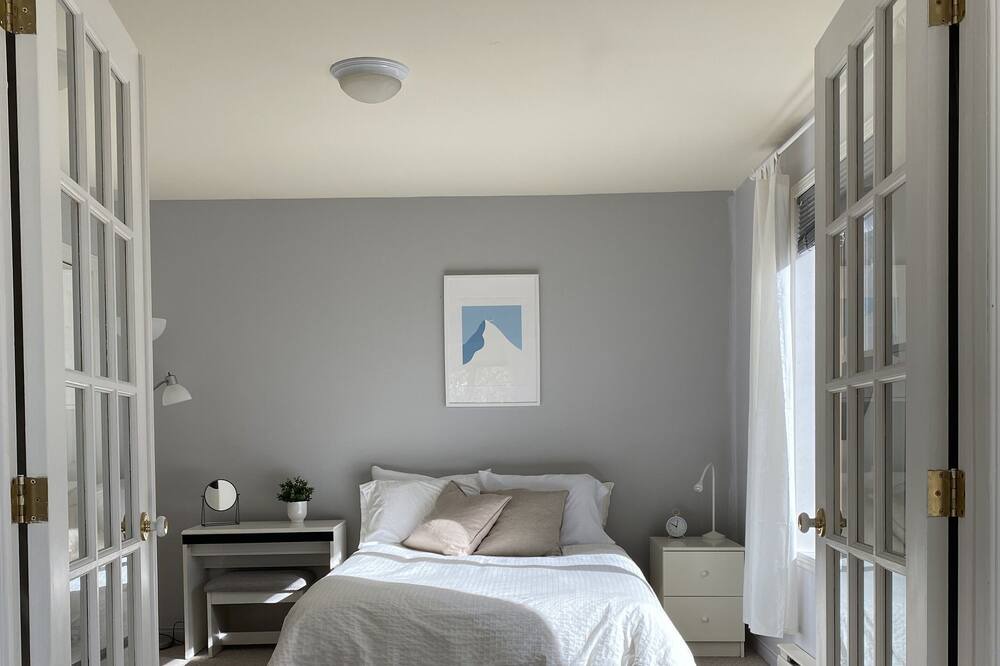 Photo of Bedroom in Petite-Riviere-Saint-Francois