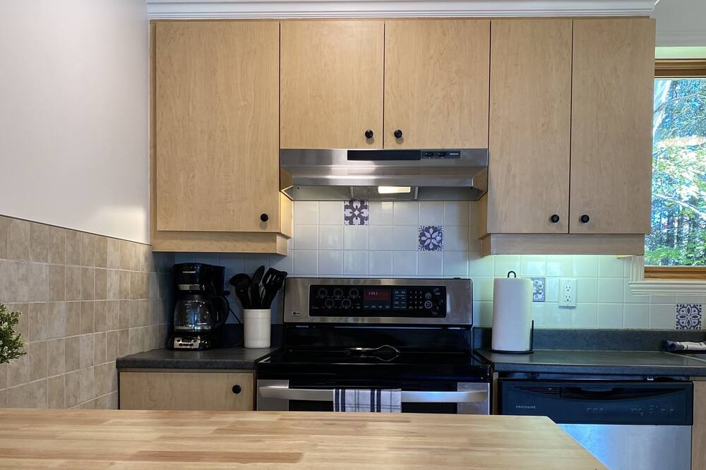 Photo of Kitchen in Petite-Riviere-Saint-Francois