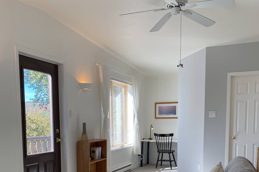 Photo of Livingroom in Petite-Riviere-Saint-Francois