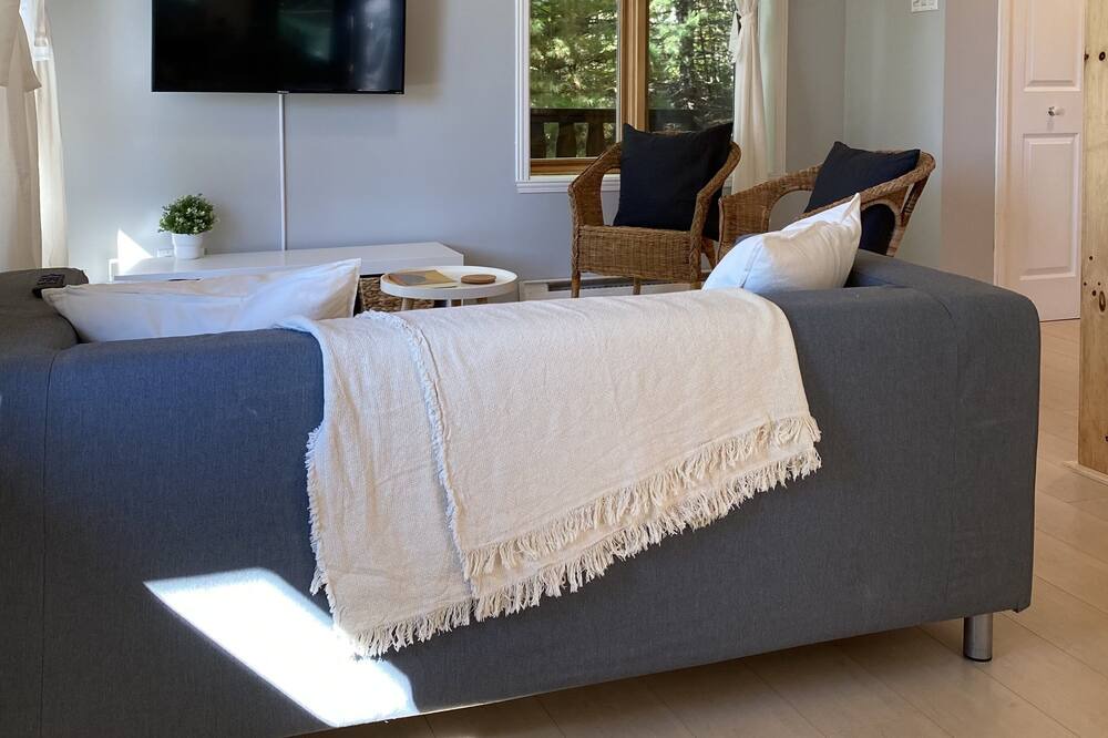 Photo of Livingroom in Petite-Riviere-Saint-Francois