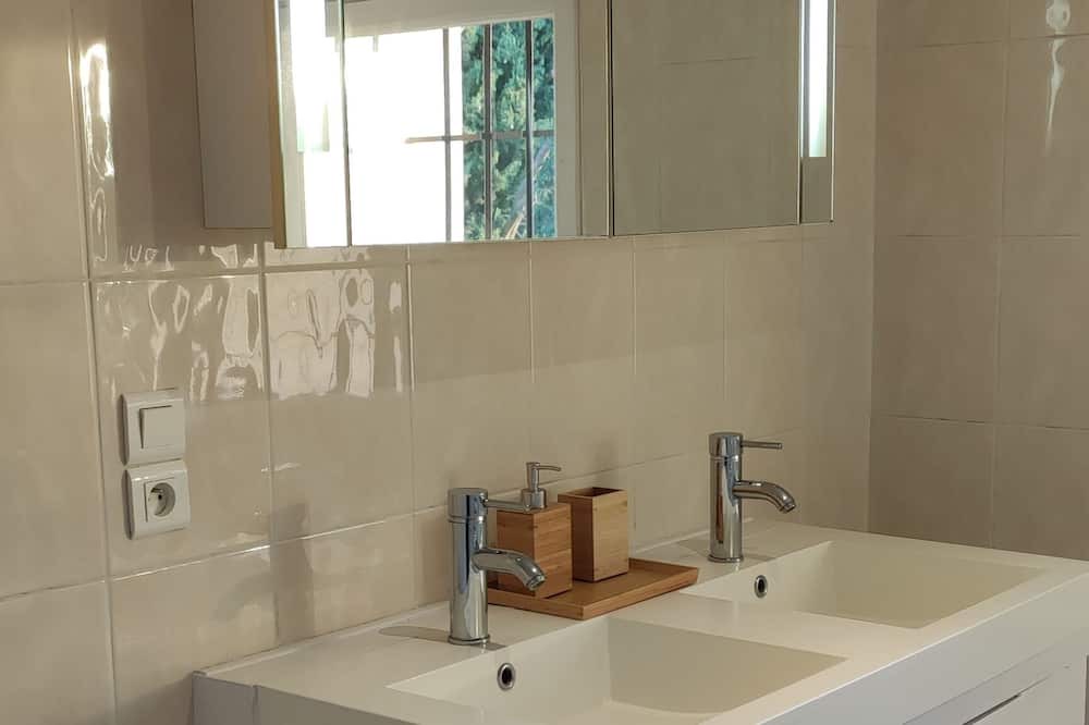 Photo of Bathroom in Bazus