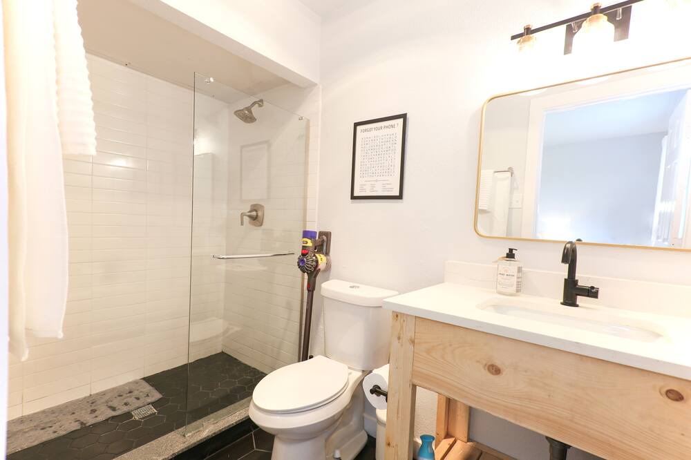 Photo of Bathroom in Allen