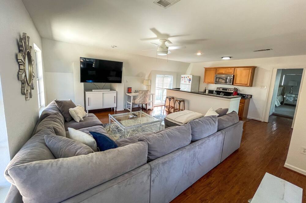 Photo of Livingroom in Knox - Henderson