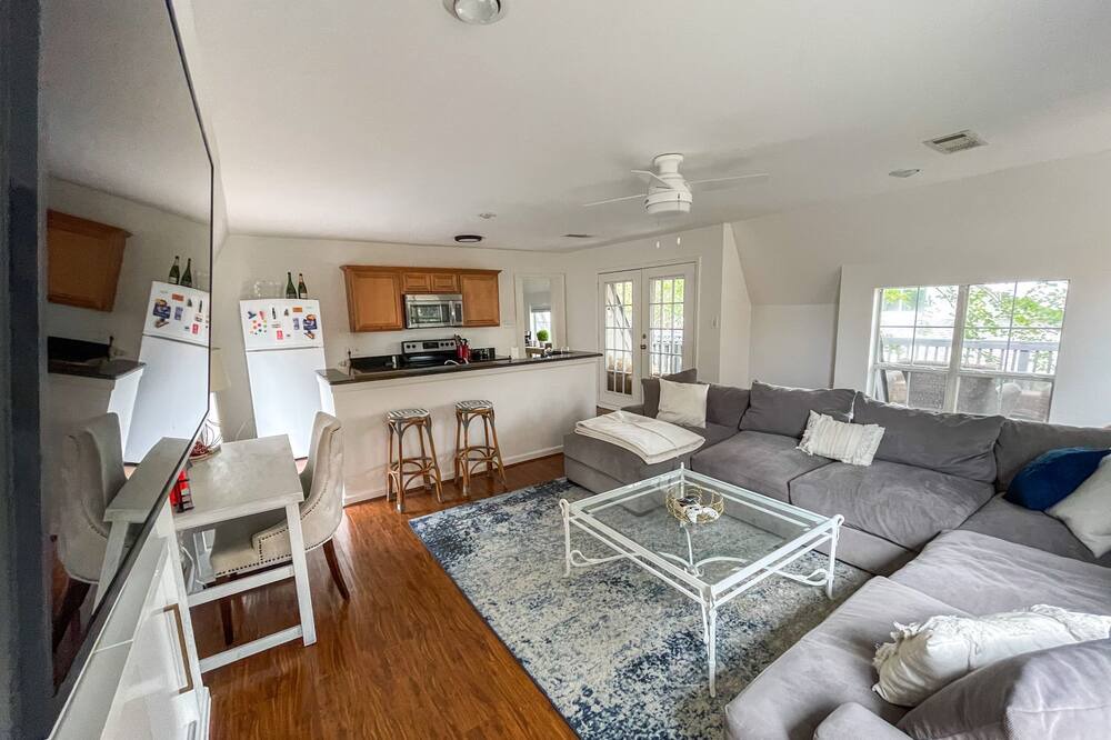 Photo of Livingroom in Knox - Henderson