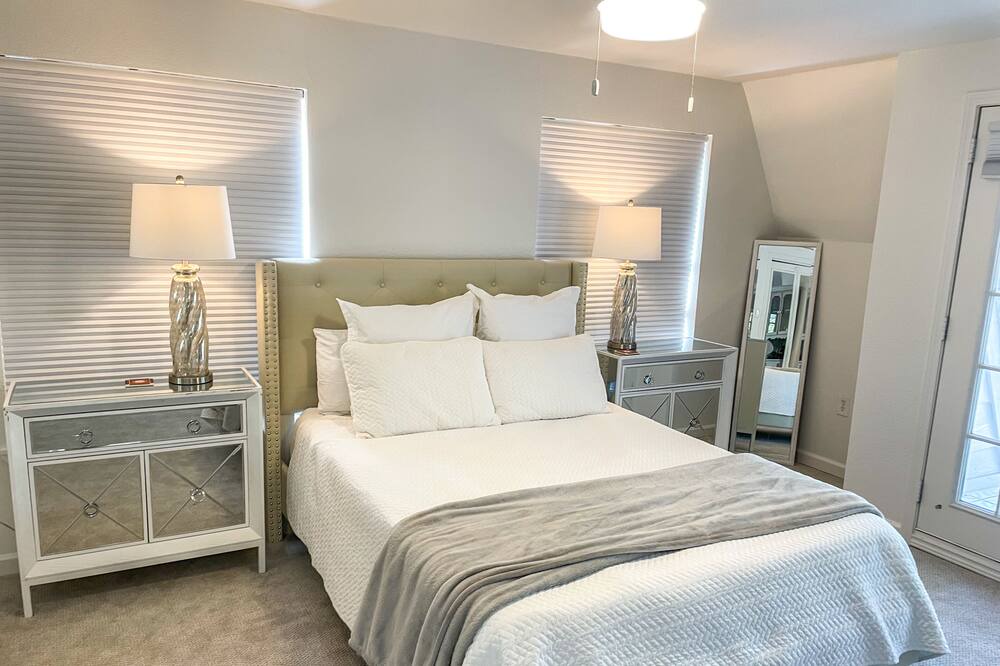 Photo of Bedroom in Knox - Henderson