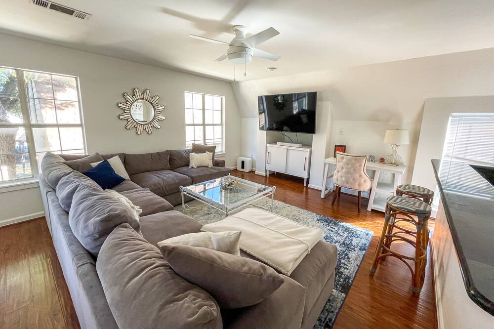 Photo of Livingroom in Knox - Henderson