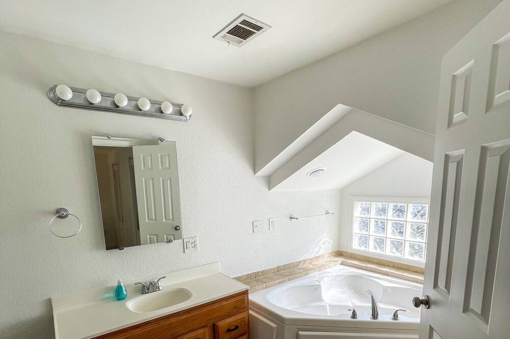 Photo of Bathroom in Knox - Henderson