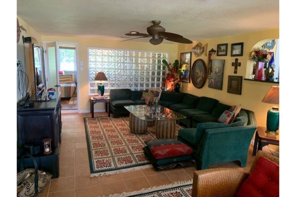 Photo of Livingroom in Broaddus