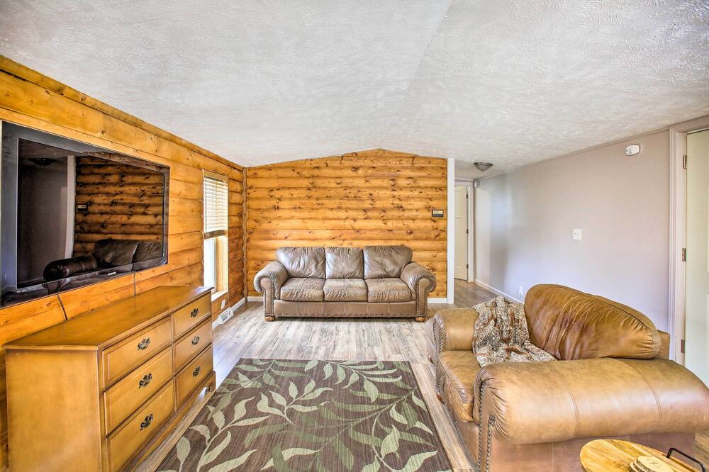 Photo of Livingroom in Harrietta