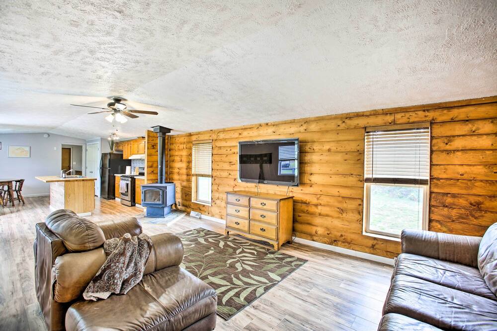Photo of Livingroom in Harrietta