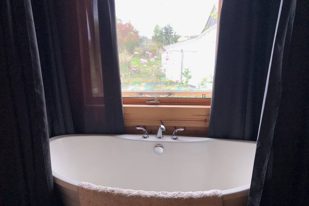 Photo of Bathroom in Amherstview