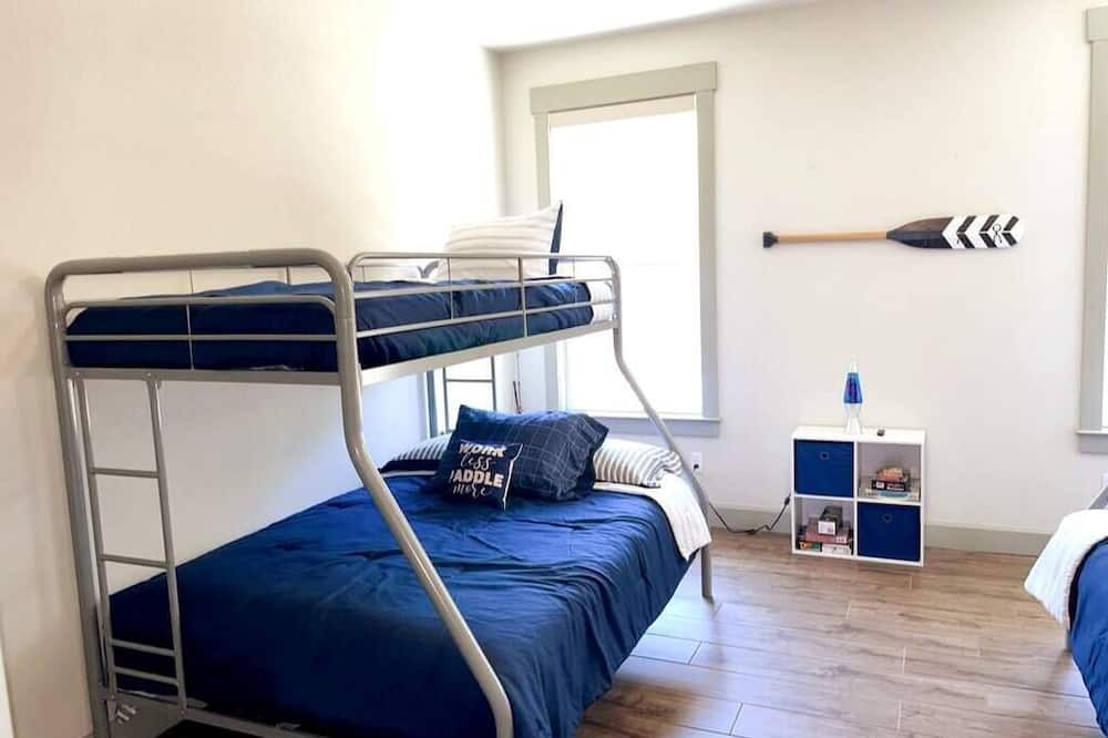 Photo of Bedroom in Centerville