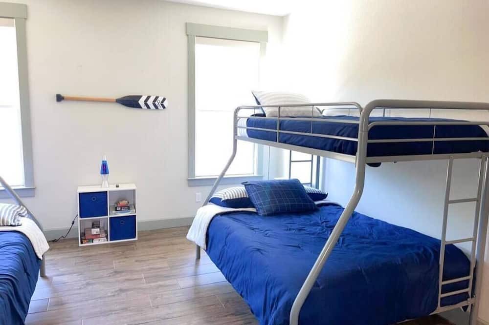 Photo of Bedroom in Centerville