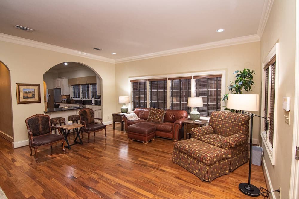Photo of Bedroom in Fort Worth Cultural District