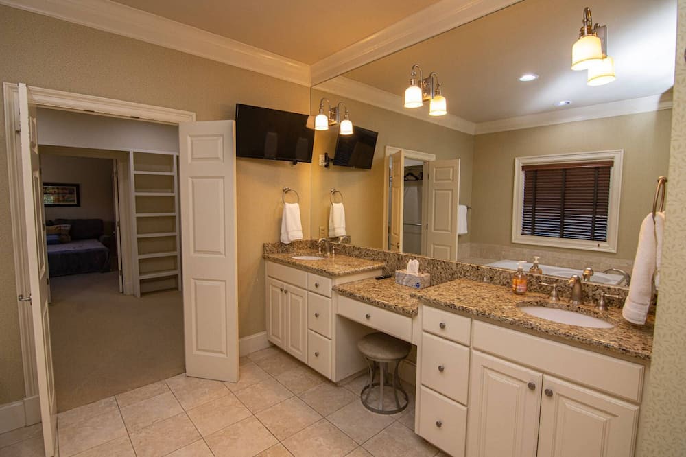Photo of Bathroom in Fort Worth Cultural District