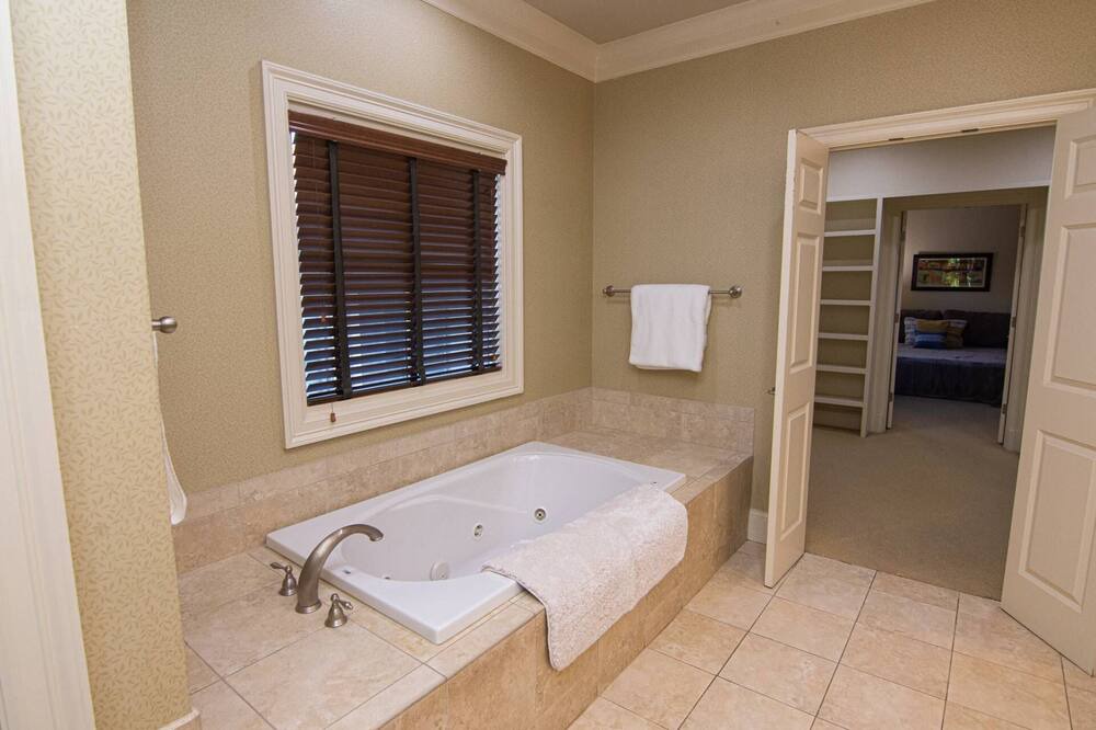 Photo of Bathroom in Fort Worth Cultural District