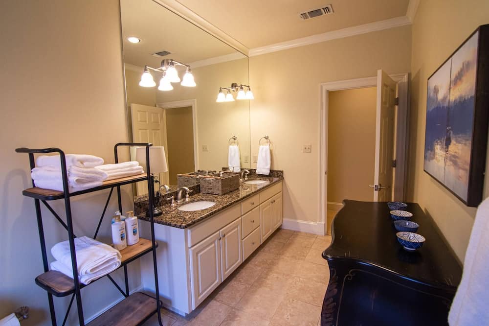 Photo of Bathroom in Fort Worth Cultural District