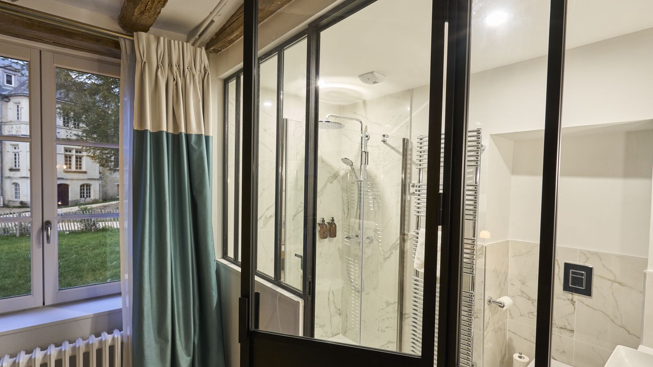 Photo of Bathroom in Ballan-Mire