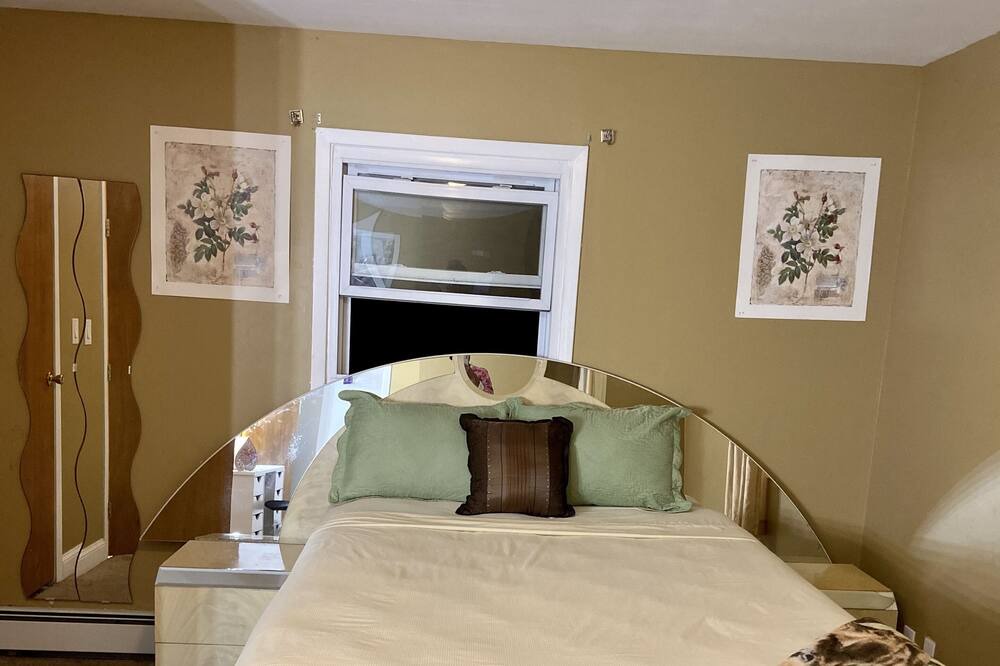 Photo of Bedroom in Amityville
