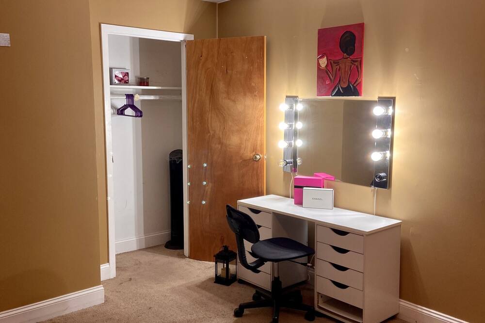 Photo of Bedroom in Amityville