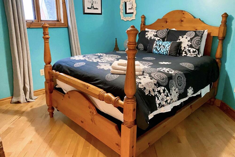 Photo of Bedroom in McMurrich/Monteith