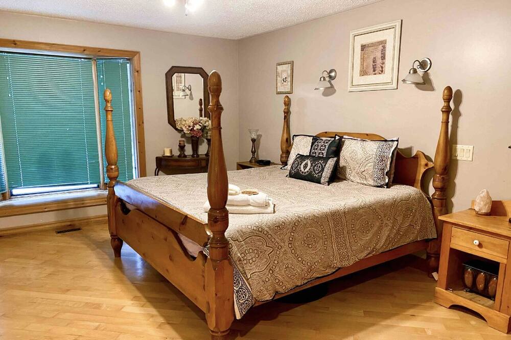 Photo of Bedroom in McMurrich/Monteith