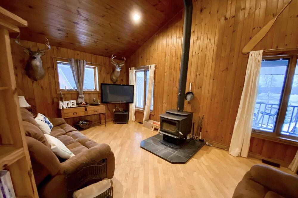 Photo of Livingroom in McMurrich/Monteith