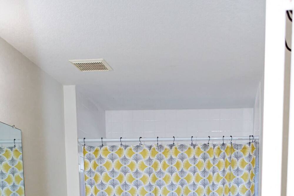 Photo of Bathroom in Clodine