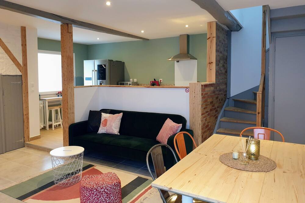 Photo of Livingroom in Boeil-Bezing