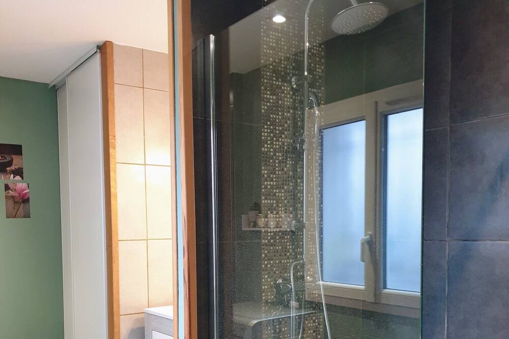 Photo of Bathroom in Boeil-Bezing