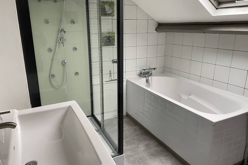 Photo of Bathroom in Courset
