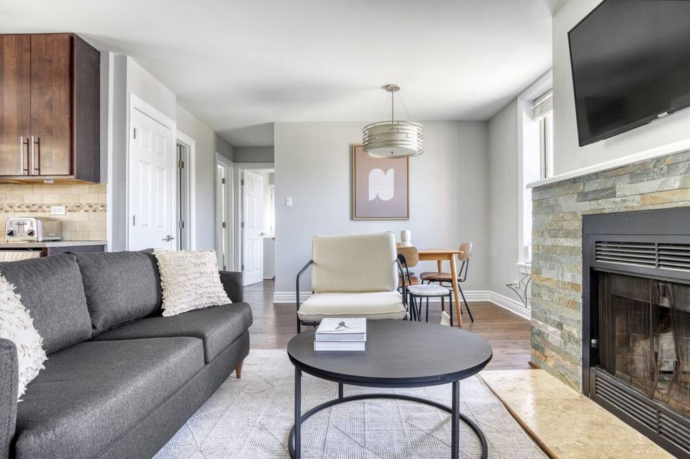 Photo of Livingroom in Lakeview