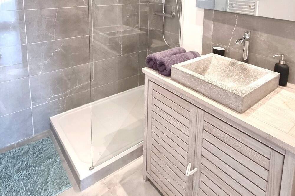 Photo of Bathroom in Liberation