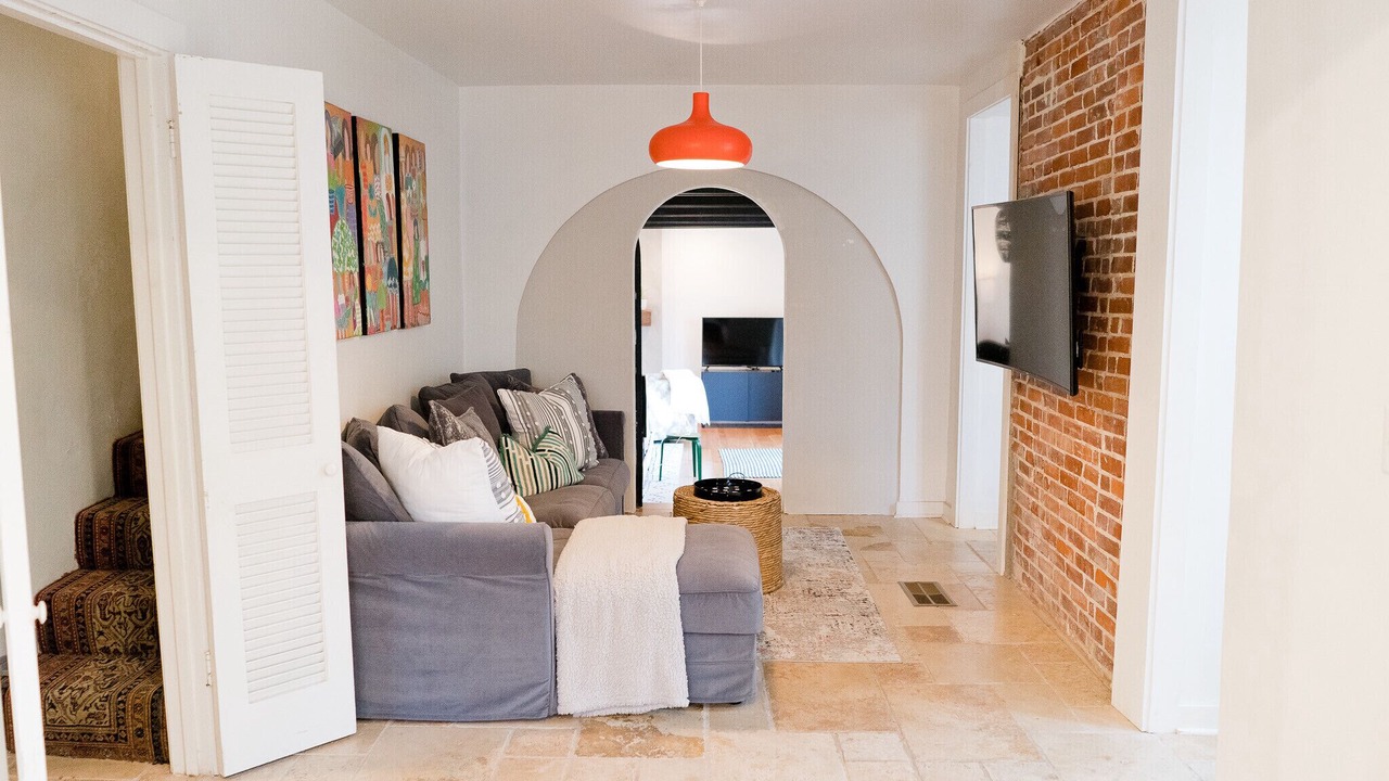 Photo of Livingroom in East Memphis