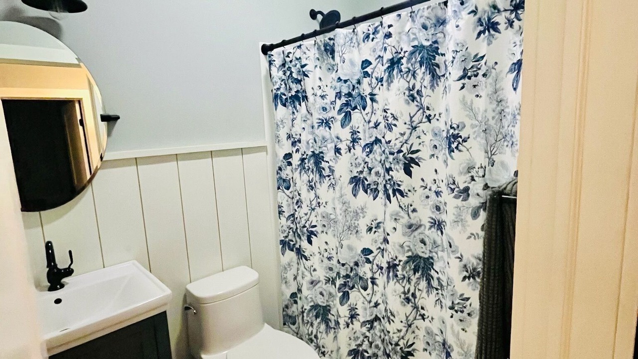 Photo of Bathroom in Huletts Landing