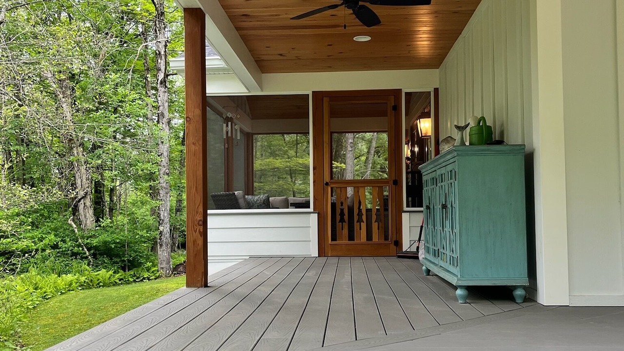 Photo of Patio Balcony in Huletts Landing