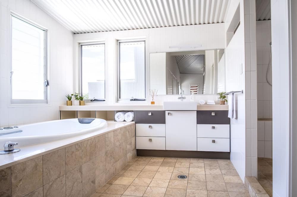 Photo of Bathroom in Twin Waters