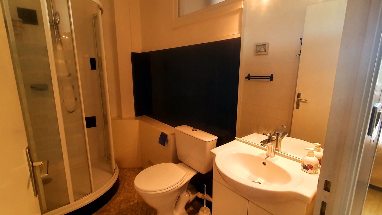 Photo of Bathroom in Antrain