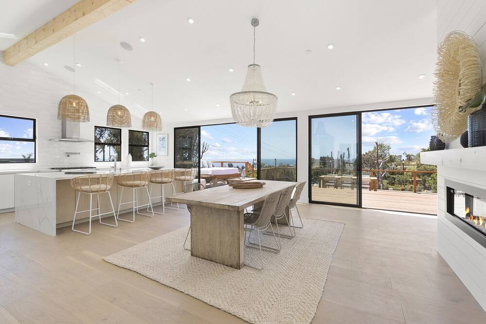 Photo of Livingroom in Western Malibu