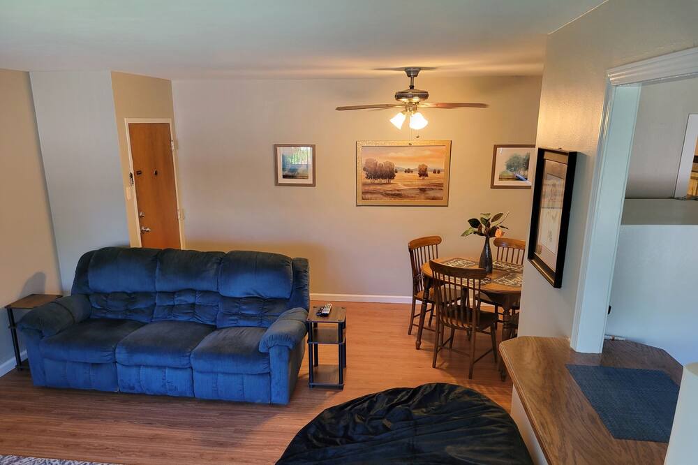 Photo of Livingroom in St. Louis